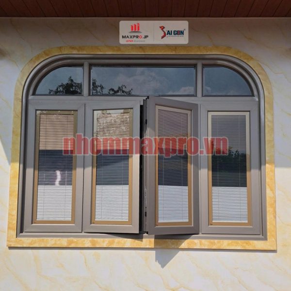 CƯA SỔ QUAY 4 CÁNH DÙNG KÍNH RÈM 28LY